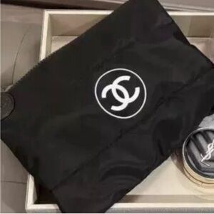 Chanel makeup bag VIP GWP.